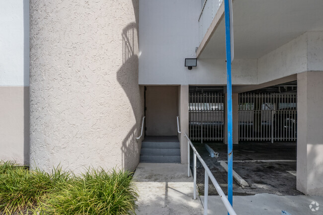 Entrance - 4000 Indian Creek Dr