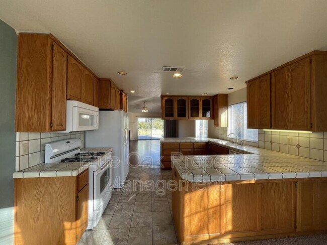 Building Photo - 1375 Banning Park Dr