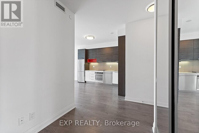 Building Photo - 36 Park Lawn Rd