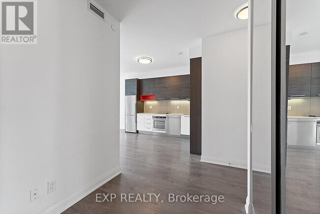 Photo du bâtiment - 36 Park Lawn Rd