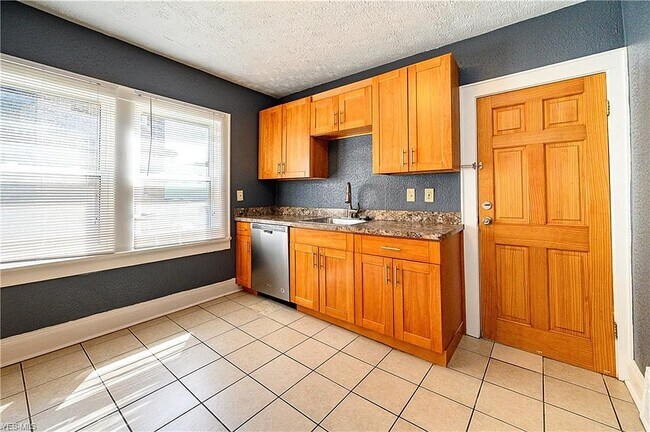 Kitchen - 1686 Eddington Rd