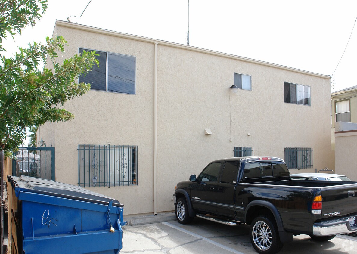 Building Photo - 4478 Utah St