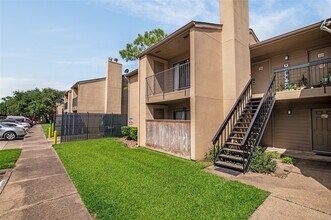 Building Photo - 3300 Pebblebrook Dr