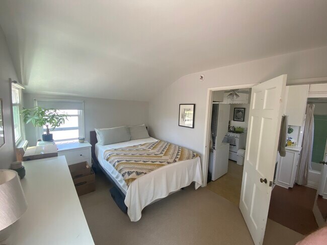 Bedroom - 11356 Farlin St