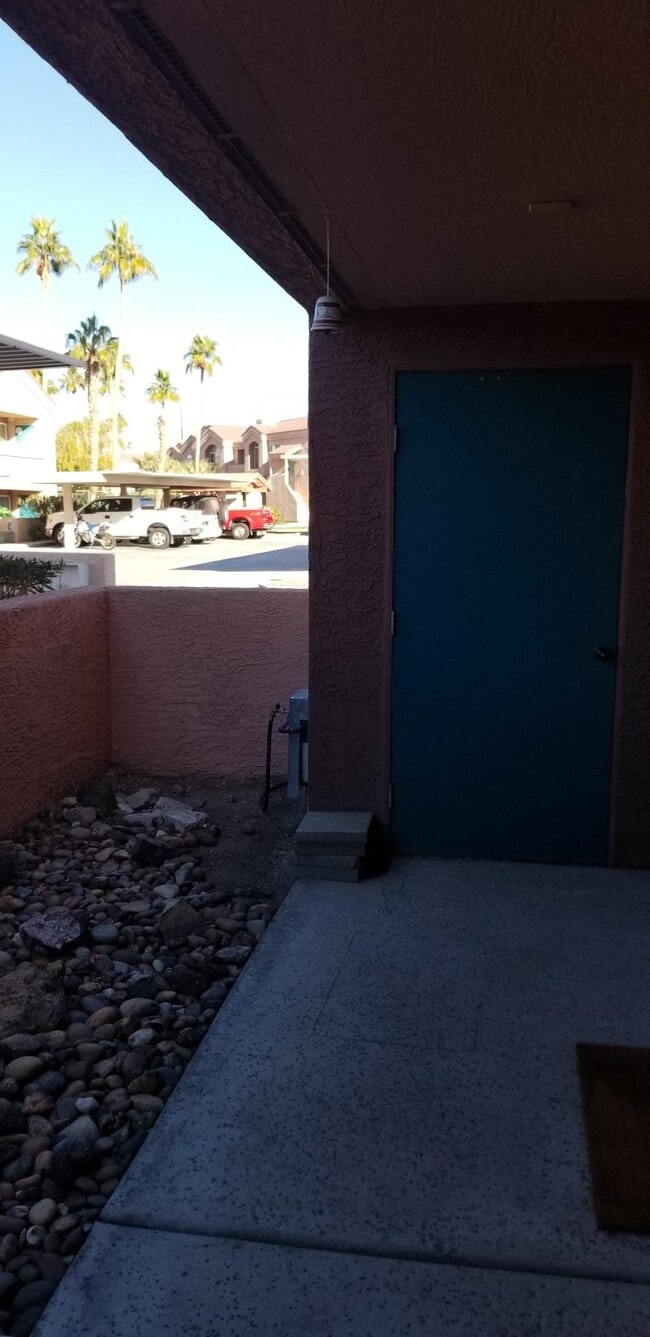 Building Photo - 1650 Smoketree Ave S