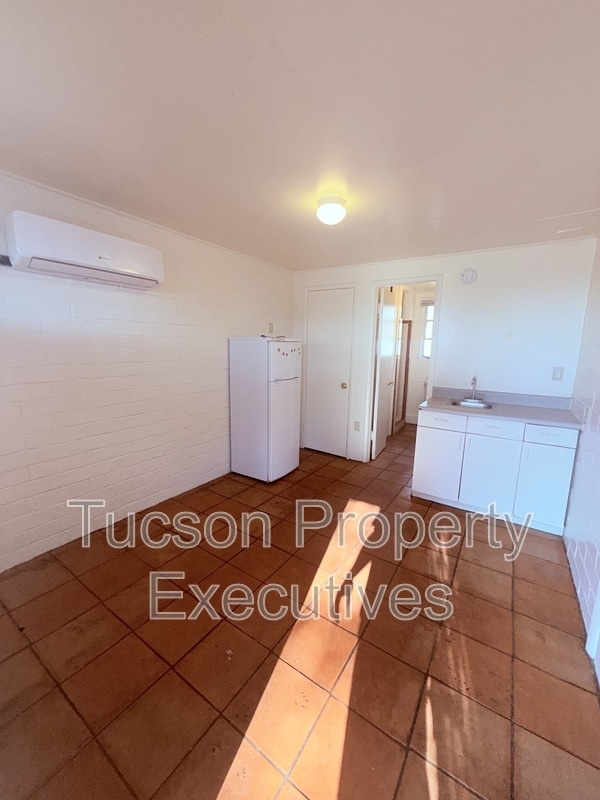 Building Photo - 1951 E Benson Hwy