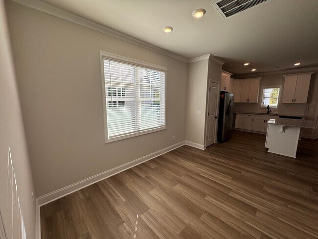 Foto del edificio - 49 Goldenrod Lp