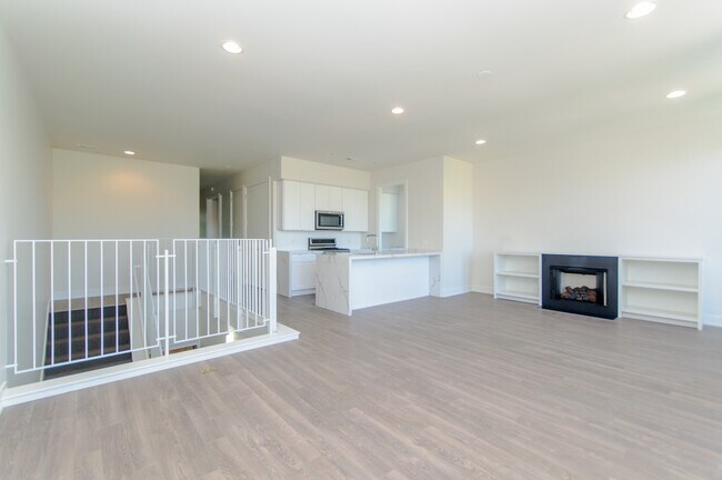 Building Photo - 2812 N Mildred Ave