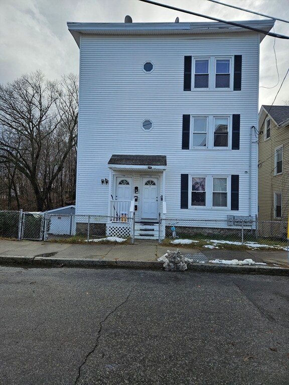 150 Lincoln St Unit 2, Woonsocket, RI 02895 Room for Rent in