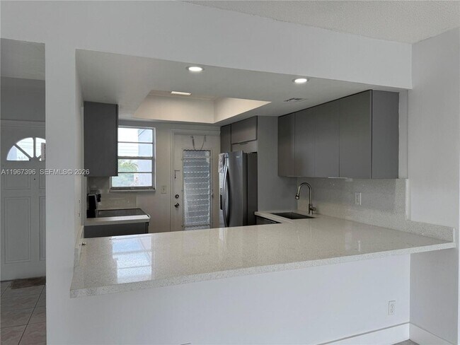 Foto del edificio - 1333 E Hallandale Beach Blvd