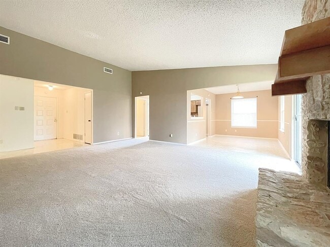 Building Photo - 12111 Saxony Ln