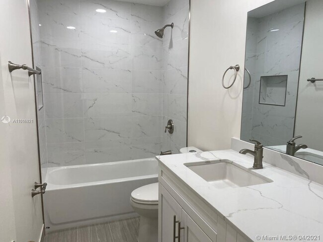 Building Photo - 9356 SW 77th Ave