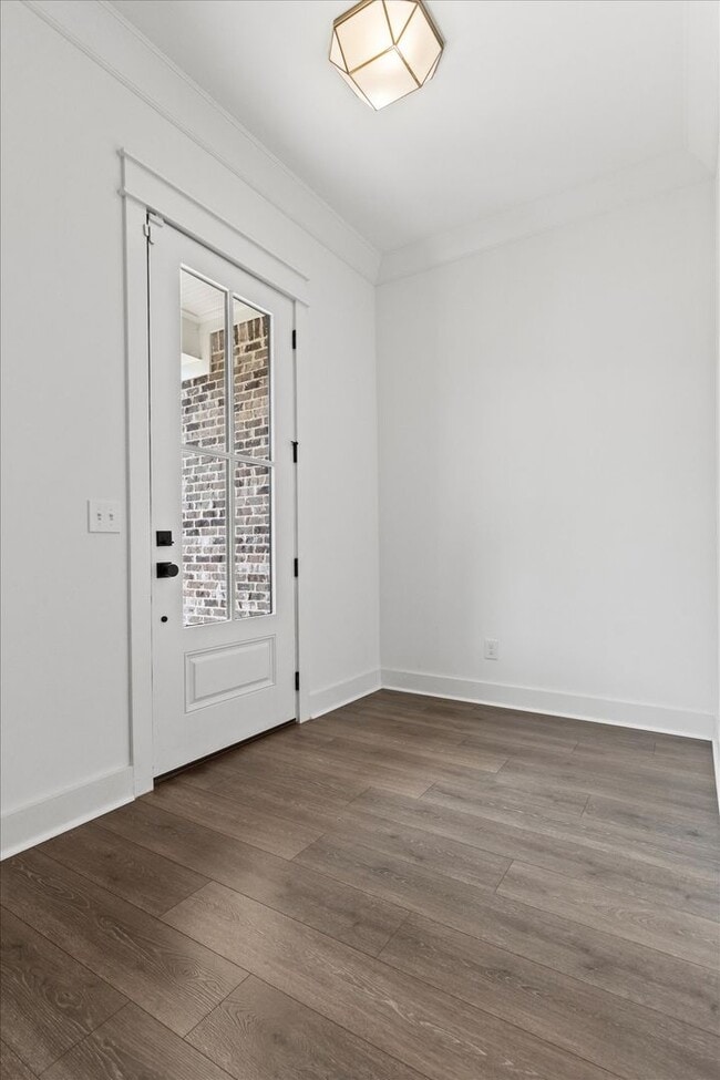 Building Photo - Charming and Spacious 4-Bedroom Home with Bonus Room and Private Backyard