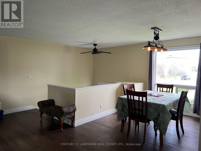 Photo du bâtiment - 1-735 COUNTY RD 28 ROAD N