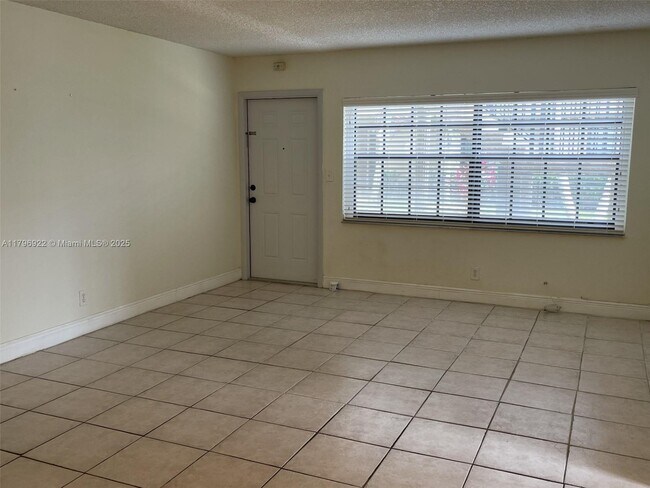 Foto del edificio - 2642 Riverside Dr
