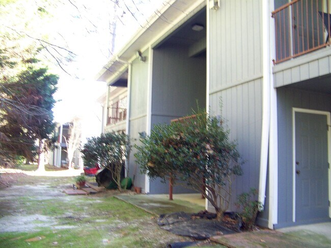 Building Photo - KAREN LAKES