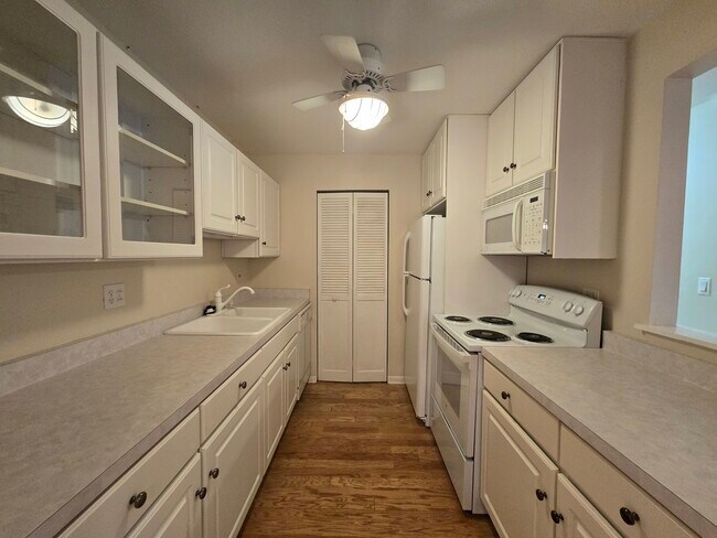 Foto del edificio - 800 N Lakeside Dr