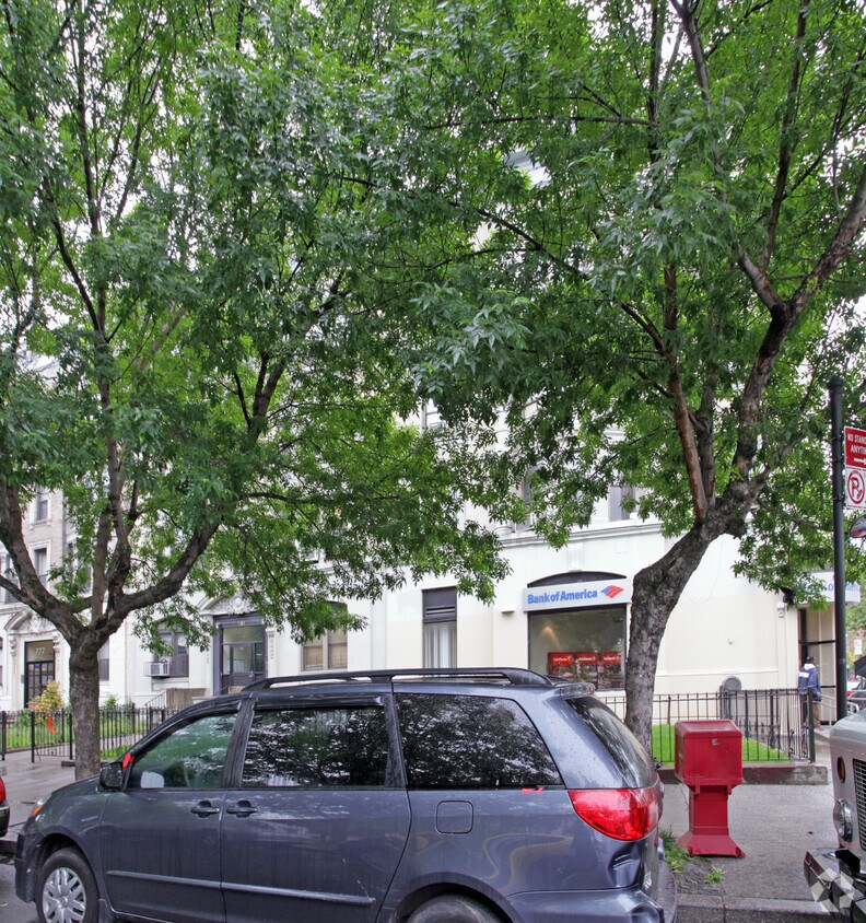 Building Photo - 781 Eastern Pky