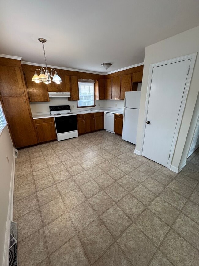 Building Photo - 2bed w/ spacious patio