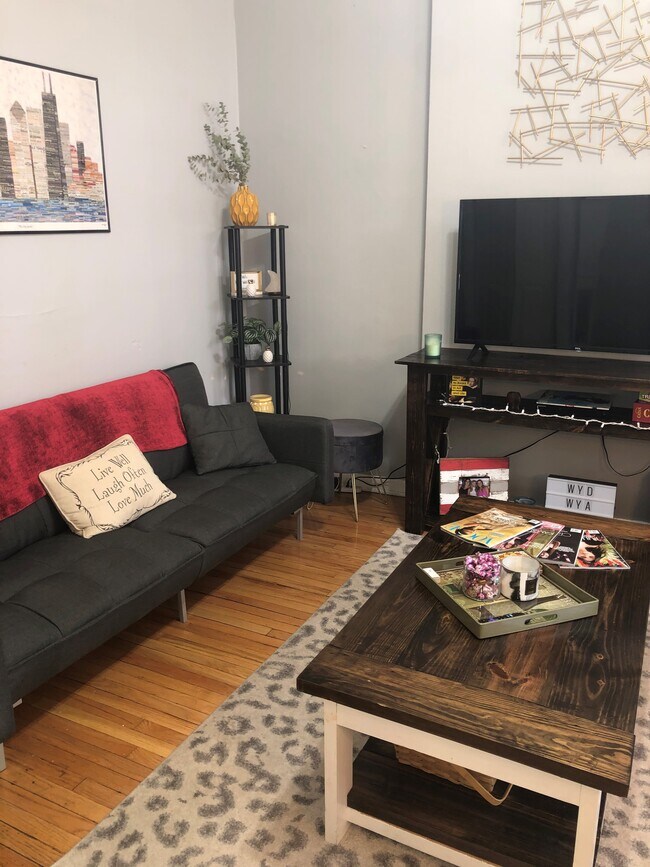 Foto del edificio - 2243 N Bissell St