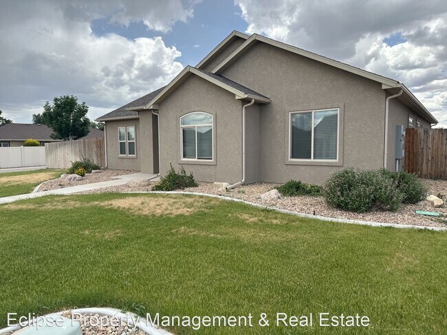 Foto del edificio - 3 br, 2 bath House - 555 Pine Meadows Dr
