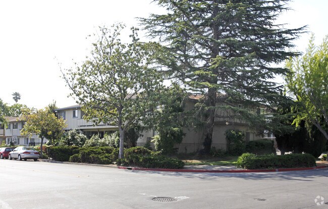 Foto del edificio - 674 Kirkland Dr