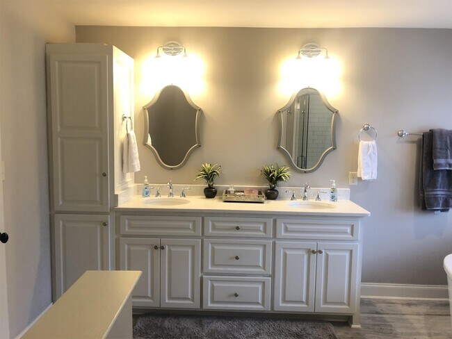 Foto del edificio - 1530 Laurelwood Ln