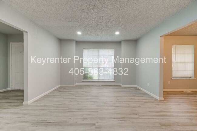 Building Photo - 1309 Crown Point Ave