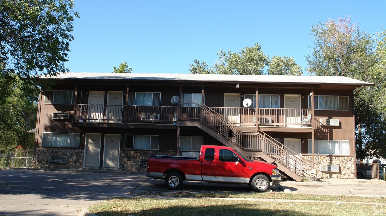 Primary Photo - 1202 N Fairview St
