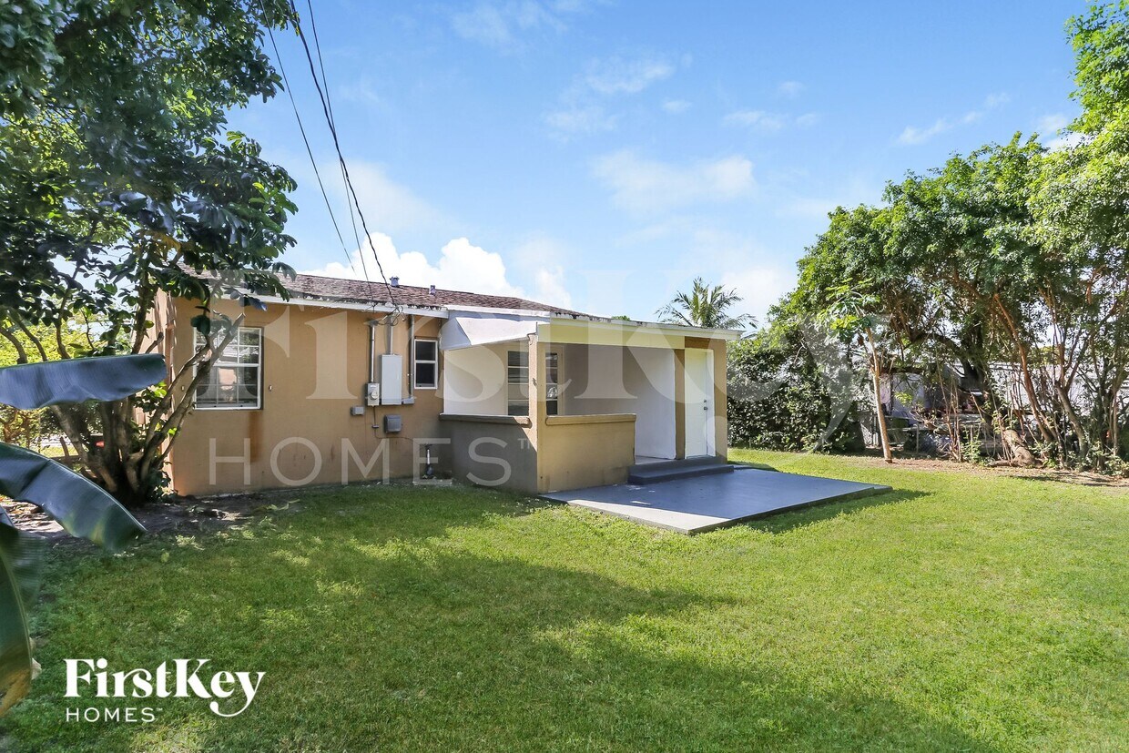 Foto del edificio - 2621 Fletcher Ct