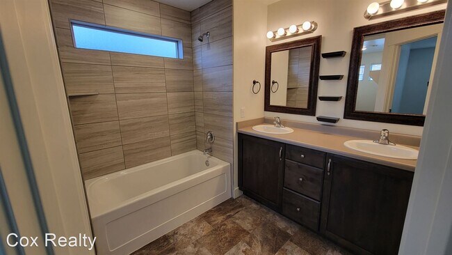 Building Photo - 4 br, 2.5 bath House - 5915 S Challenger Way
