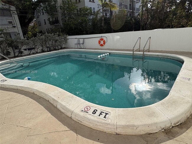 Foto del edificio - 318 Majorca Ave