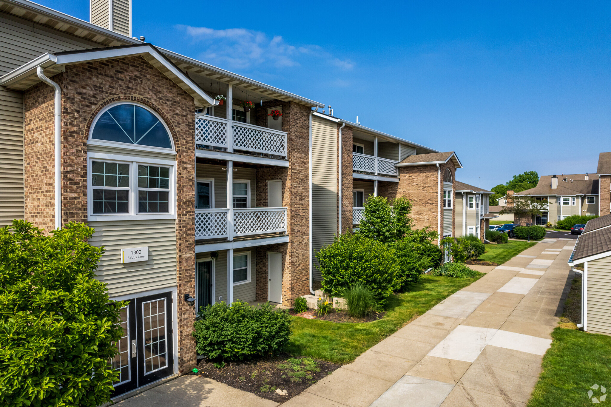 Sturbridge Square Apartments – photo 2