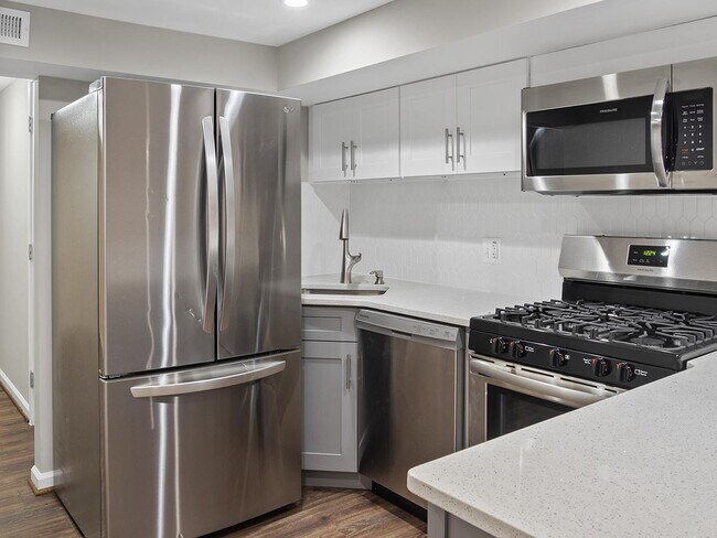 Building Photo - Chic Columbia Heights apartment by Yellow ...