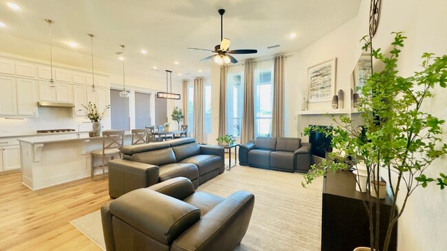 Foto del edificio - 1622 Holmwood Dr
