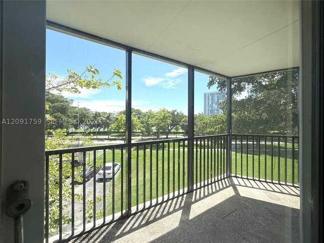 Building Photo - 3475 N Country Club Dr