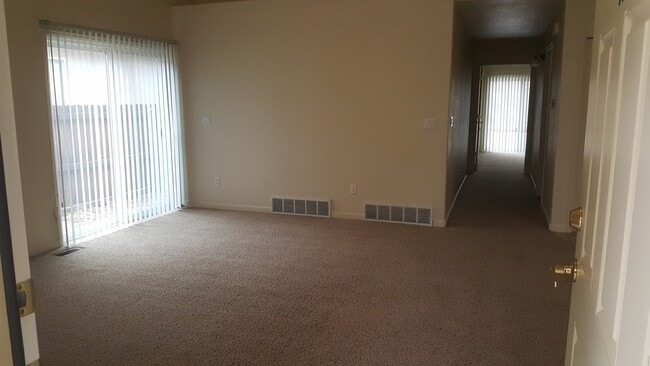 Building Photo - 925 S Meadow Ct
