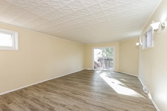 Foto del edificio - 8441 Lockwood Ave