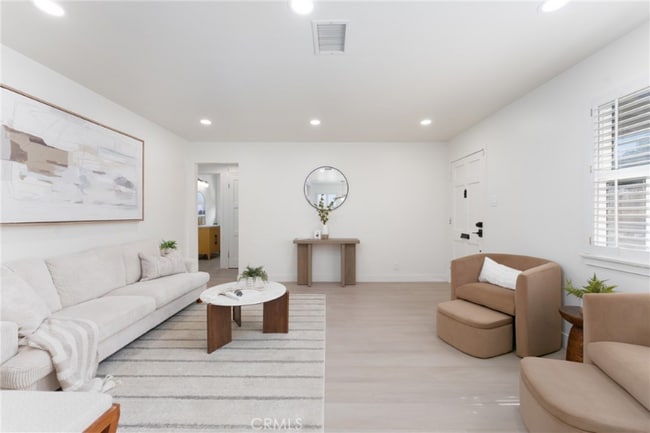 Building Photo - 13203 Lakewood Blvd