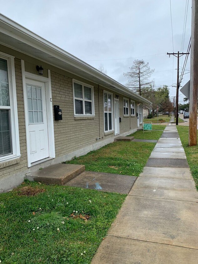 Primary Photo - 305 Woodruff Apt A(NEW)