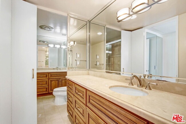 Building Photo - 10433 Wilshire Blvd