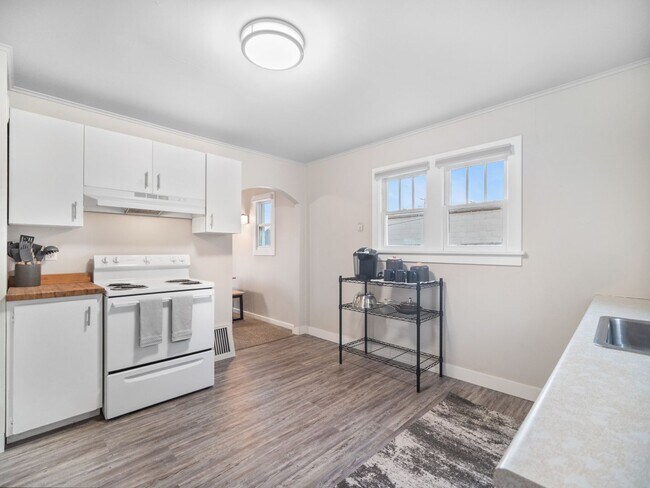 Building Photo - Millwood 2 bedroom condo