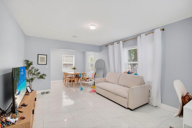 Foto del edificio - 614 N E St