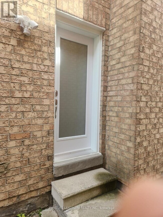 Building Photo - 282 Forest Run Blvd