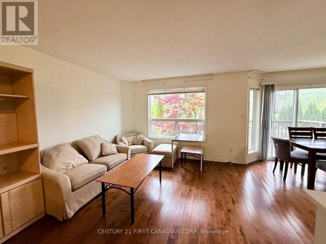Photo du bâtiment - 740 Redoak Ave