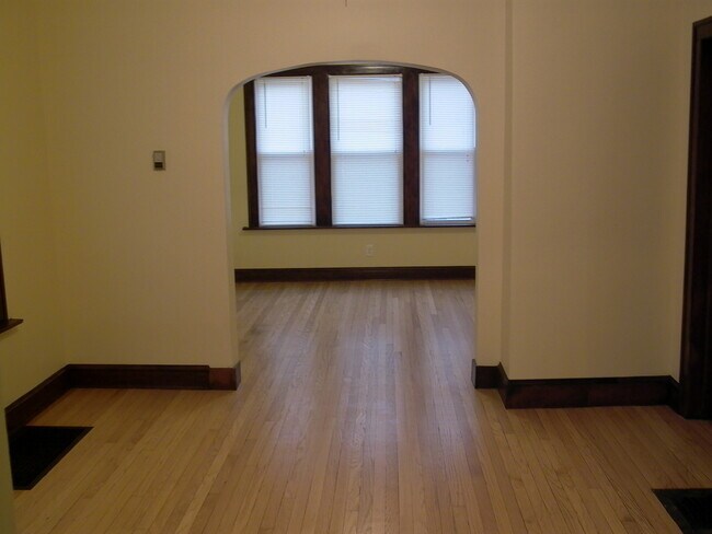 Building Photo - 1235 Kenilworth Ave