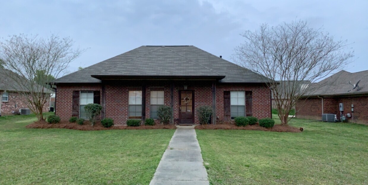 107 Whispering Oaks Xing, Pearl, MS 39208 House Rental in Pearl, MS