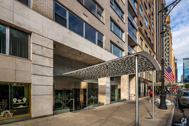 Entrada - 24 Central Park S