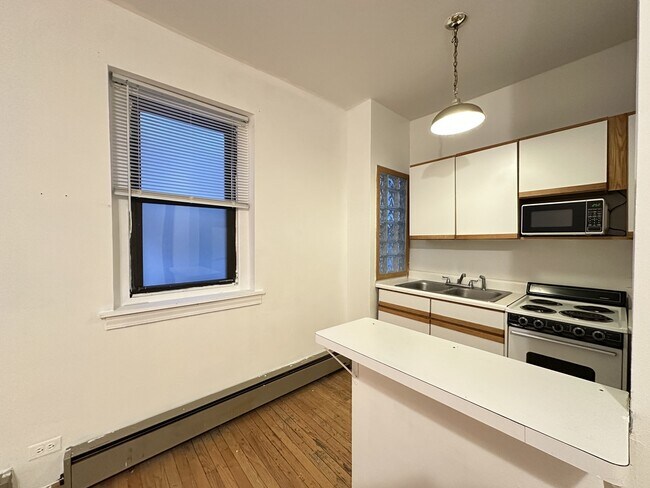 Foto del edificio - 634 W Barry Ave