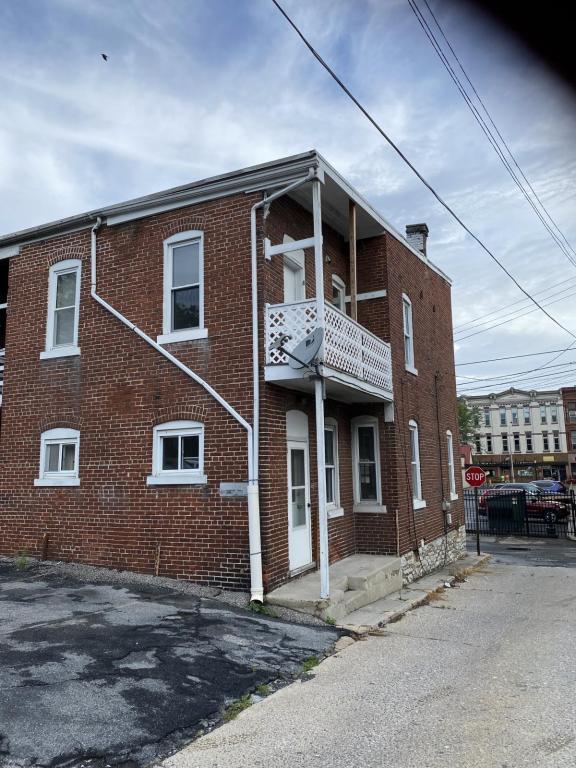Building Photo - 626 Walton St
